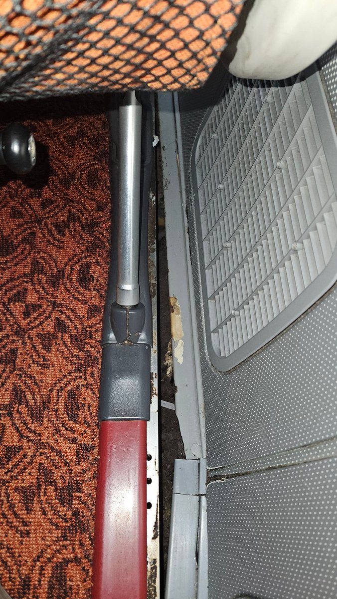 mpbazoo's tweet photo. This is on row 21, next to 21J seat https://t.co/tlK2ucN1wb
