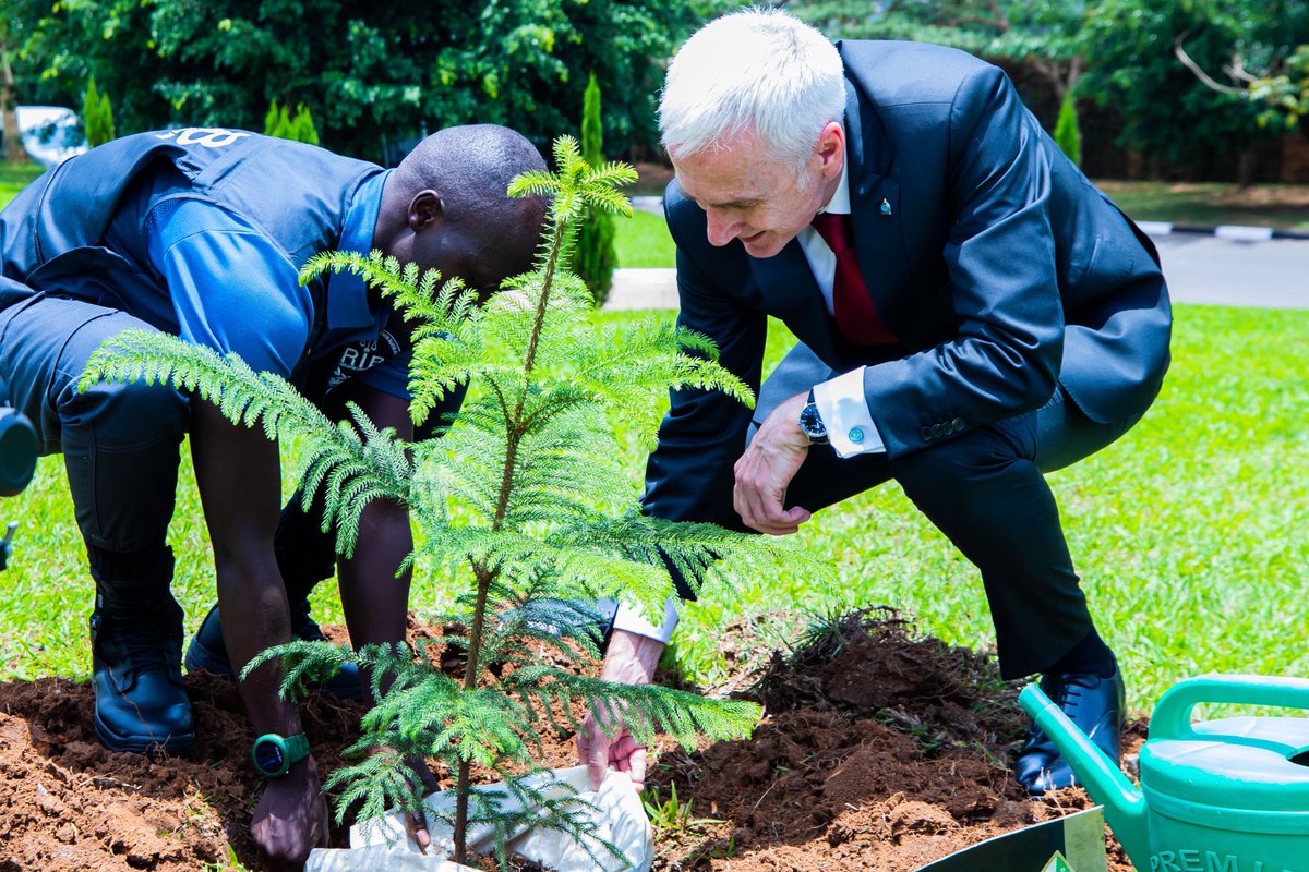 INTERPOL_SG's tweet image. Congratulations Rwanda 🇷🇼 on your 50th anniversary as an INTERPOL member!

A key partner, Rwanda was the first African country to connect its border points to INTERPOL’s global network.

Fond memory of last year’s tree planting ceremony for #INTERPOL100