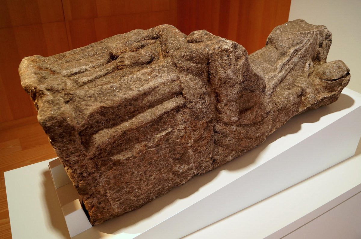 johnnythin's tweet image. The 14th-century 'Nursing Madonna of Santa Maria de Conxo', found in 2020 on a river bank in Santiago de Compostela, where it had been used in a dam, and now in the Museum of Pilgrimage #FindsFriday #Caminoportugues