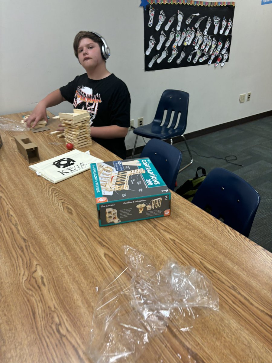 JessMatousek's tweet photo. 8th Graders have been busy this session working on designing websites, programming, and learning the ins and outs of CAD. All the while still leaving some STEM time. ✍️ 🖥️ #gafe #scratch #CAD @HarmonPrincipal @APHarmonMS https://t.co/Ga1gfX8UQi