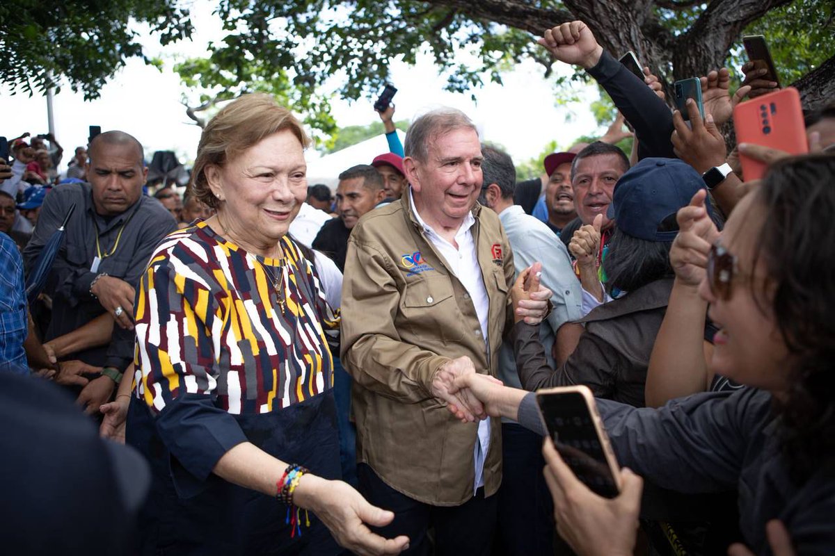 El asilo de Edmundo, más allá de la retórica – Por Asdrúbal Aguiar dlvr.it/TDV4G2