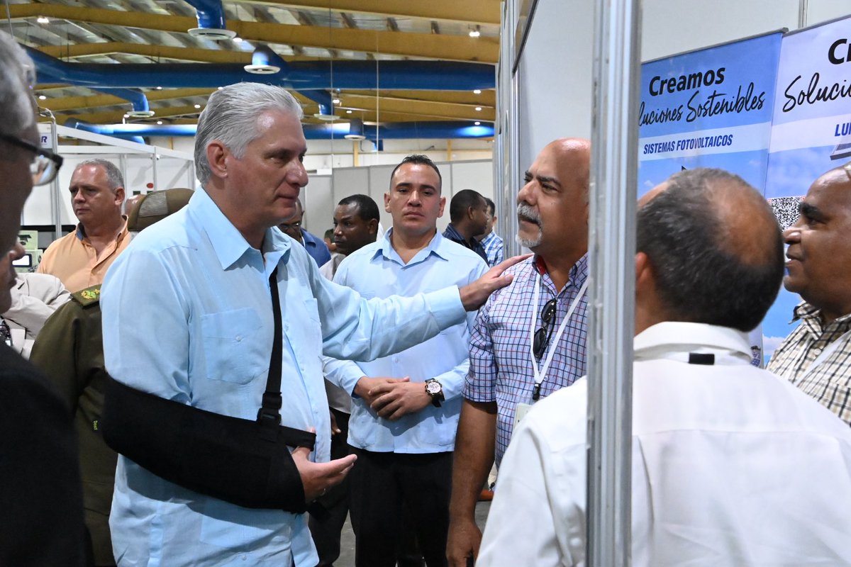 PresidenciaCuba's tweet photo. 🇨🇺| El presidente @DiazCanelB recorrió el recinto ferial de Pabexpo, donde se desarrolla la III Feria de Energías Renovables, que ha apostado por la promoción de nuevas tecnologías y la búsqueda de inversiones en un sector muy impactado por el bloqueo de Estados Unidos a la Isla. https://t.co/sQYZM7vktj