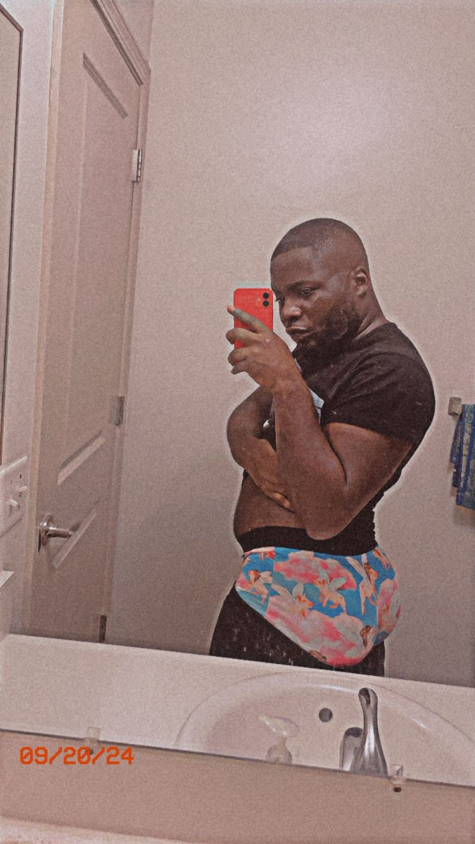 iamdatwix's tweet photo. F R I D A Y S .🥵🥴 https://t.co/5T28902tb9