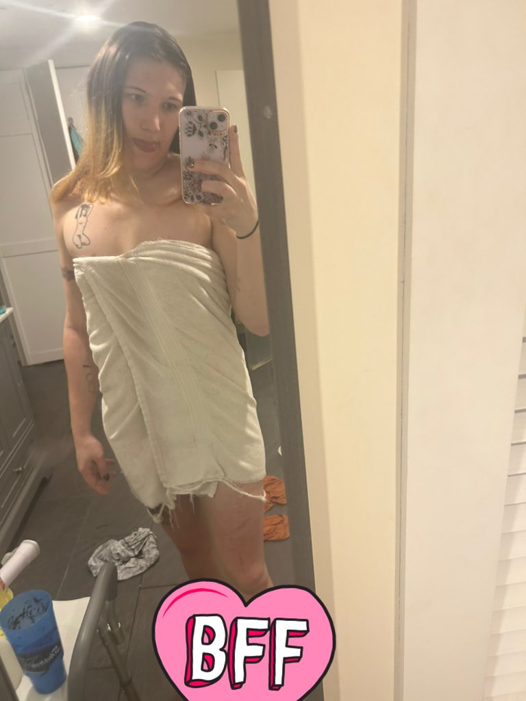 lo6an_n's tweet photo. Posting some #feetpics on my #OnlyFans lmk if y’all want some more #footfetısh content or anything else you wanna see #nofreefeet https://t.co/rVk9oNbaJs