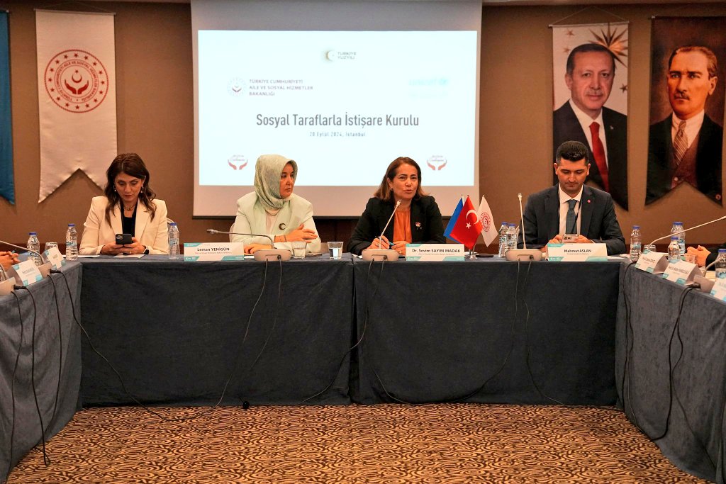 SayimMadak's tweet photo. Bakan Yardımcımız Sayın @LemanYenigunAk ile birlikte Sosyal Taraflarla İstişare Kurulu toplantısını bugün icra ettik. İstişare Kuruluna katılım sağlayan akademisyen hocalarımıza, sivil toplum ve özel sektör kuruluşlarının temsilcilerine teşekkür ediyorum.

Önceki dönem istişare toplantılarının rehberliğinde hazırlanan Sivil Toplum Vizyon Belgesi ve II.Eylem Planı'nı tartıştığımız toplantının hayırlara vesile olmasını temenni ediyorum.