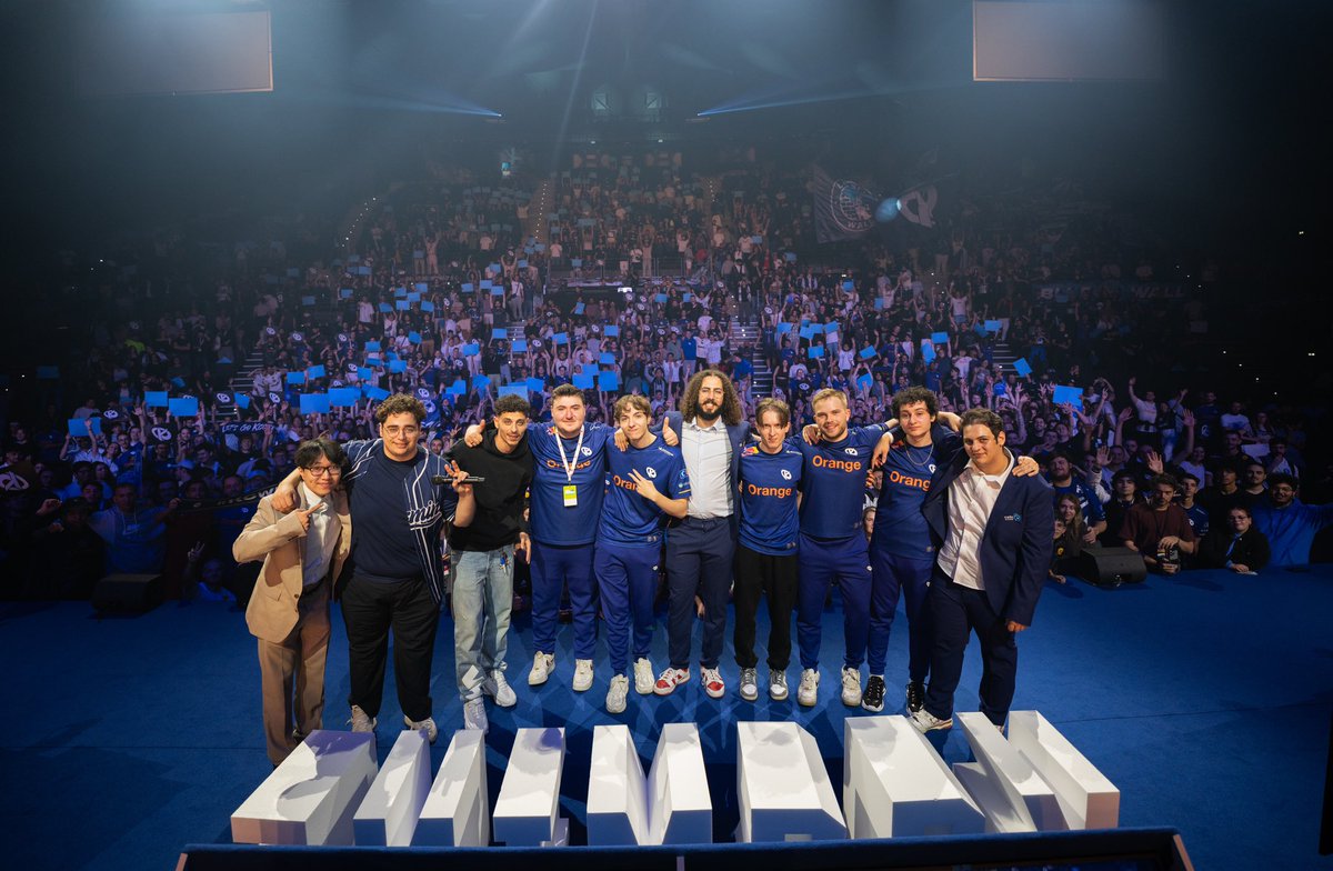 Photo de famille. 💙 #KCORP