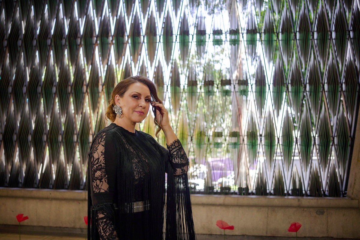 Desde donde todo parte o donde todo se une, ahí donde se crea la #Raíz y hay que conservarlo y valorarlo. Qué lujo compartirlo con vosotras <a href="/sole_pastorutti/">SOLEDAD</a> <a href="/liladowns/">Lila Downs</a> 💜

 #EstaEsMiRaíz #TanBonita