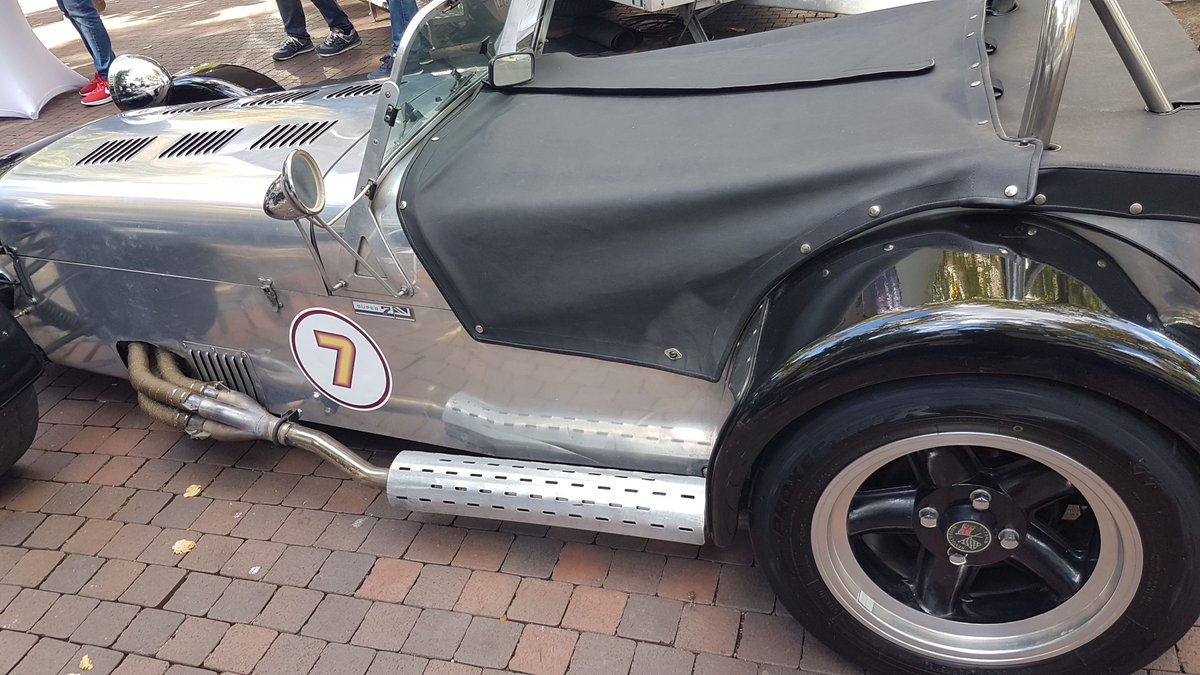 Am Wochenende in  #Duisburg in der Innenstadt Lack und Chrome. Schicke Oldtimer gucken 😃
duisburg-heute.com/events/event/a…