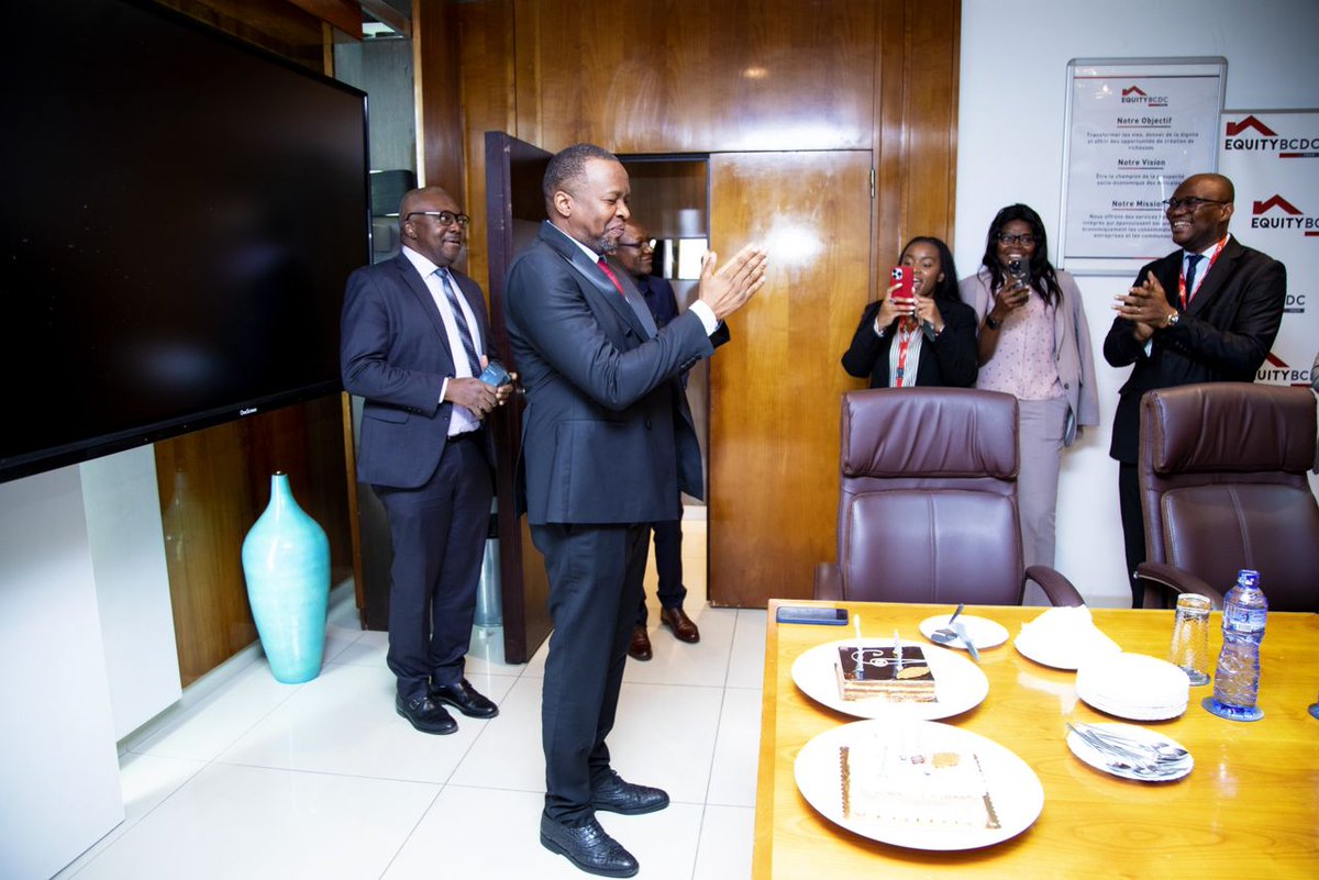 CelestinMukeba's tweet image. Je tiens à exprimer ma profonde reconnaissance envers l'équipe #EquityBCDC pour avoir transformé mon anniversaire en une célébration mémorable.
C'est un privilège d'appartenir à une équipe aussi remarquable.
#Merci #Anniversaire