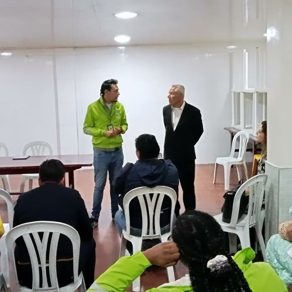 Israel_SalcedoB's tweet image. ¡Esta semana estuvimos en la Mesa de Trabajo en el Barrio La Victoria junto al IDU y Movilidad, revisando los avances de la obra del Cable Aéreo! 🎡💪

#TodosUnidosPorBogotá  
#TodosUnidosPorSanCristóbal  
#ProgresoParaTodos  
#ObrasQueTransforman  
#MovilidadSostenible