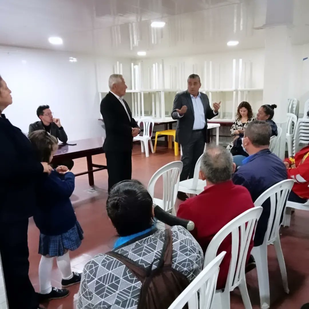 Israel_SalcedoB's tweet image. ¡Esta semana estuvimos en la Mesa de Trabajo en el Barrio La Victoria junto al IDU y Movilidad, revisando los avances de la obra del Cable Aéreo! 🎡💪

#TodosUnidosPorBogotá  
#TodosUnidosPorSanCristóbal  
#ProgresoParaTodos  
#ObrasQueTransforman  
#MovilidadSostenible
