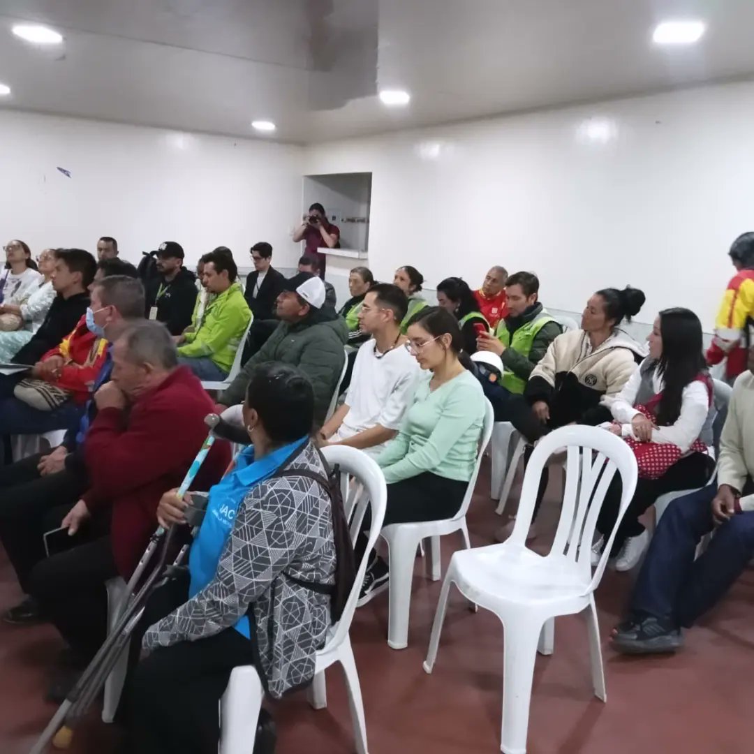 Israel_SalcedoB's tweet image. ¡Esta semana estuvimos en la Mesa de Trabajo en el Barrio La Victoria junto al IDU y Movilidad, revisando los avances de la obra del Cable Aéreo! 🎡💪

#TodosUnidosPorBogotá  
#TodosUnidosPorSanCristóbal  
#ProgresoParaTodos  
#ObrasQueTransforman  
#MovilidadSostenible