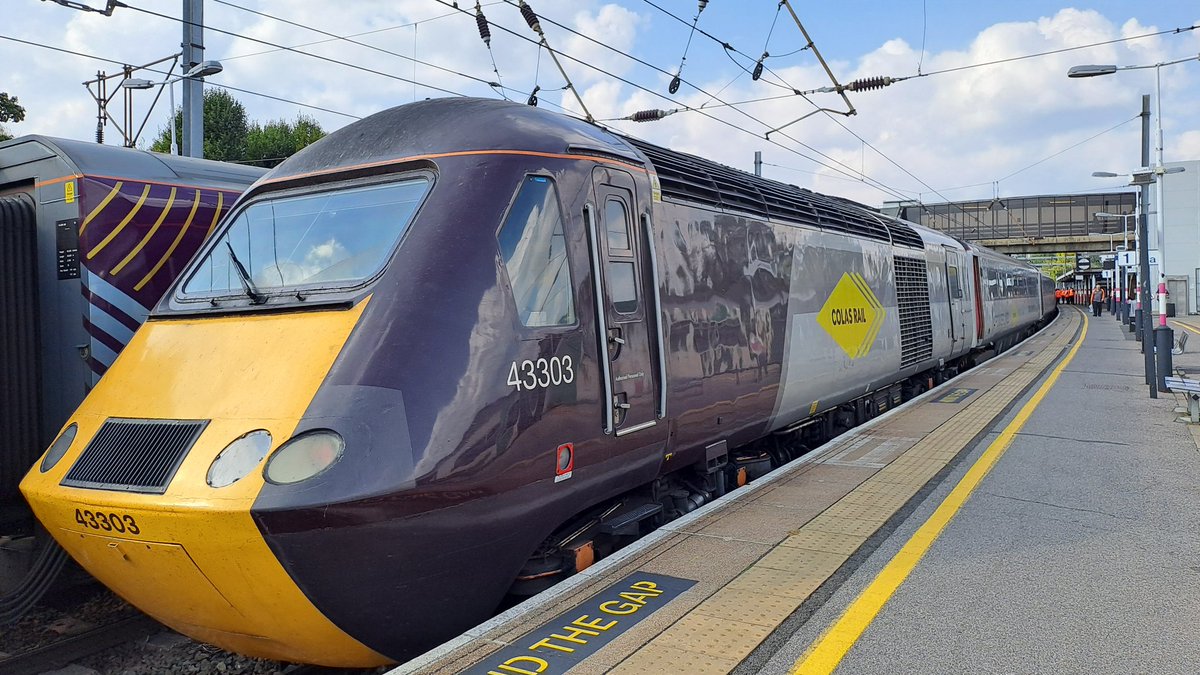 vania_boneva's tweet photo. Class 43's and Class 91, 1Q61 1320 Leicester L.I.P to Leicester L.I.P,  20/09/24 https://t.co/ChIajaMSgU