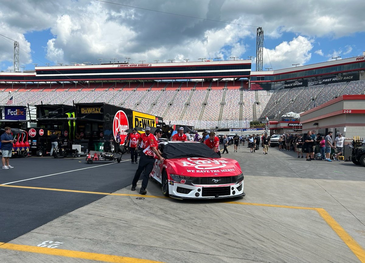.<a href="/joshbilicki/">Josh Bilicki</a> did 10 laps and 13 laps on his first two practice runs in the <a href="/Arbys/">Arby's</a> machine. Free on entry, tight in the middle, free on exit. We will make chassis adjustments, now halfway through this 45 minute session.

#NASCAR #BristolNightRace #WeHaveTheMeats