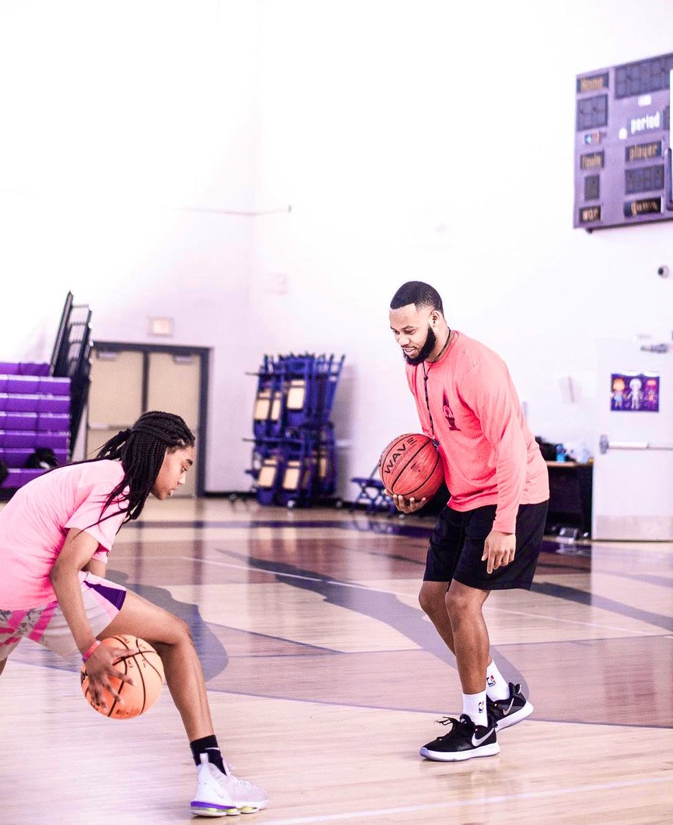 CoachEdD_'s tweet image. Bitter sweet but you’re one step closer to your dream and I’m proud of you and even more proud of the young woman you’re becoming Moo! 

Congrats on your commitment to do it on one of the highest levels🖤🌹🫶🏽 
@MarcaylaJohnso1 @JohnsonMarcal