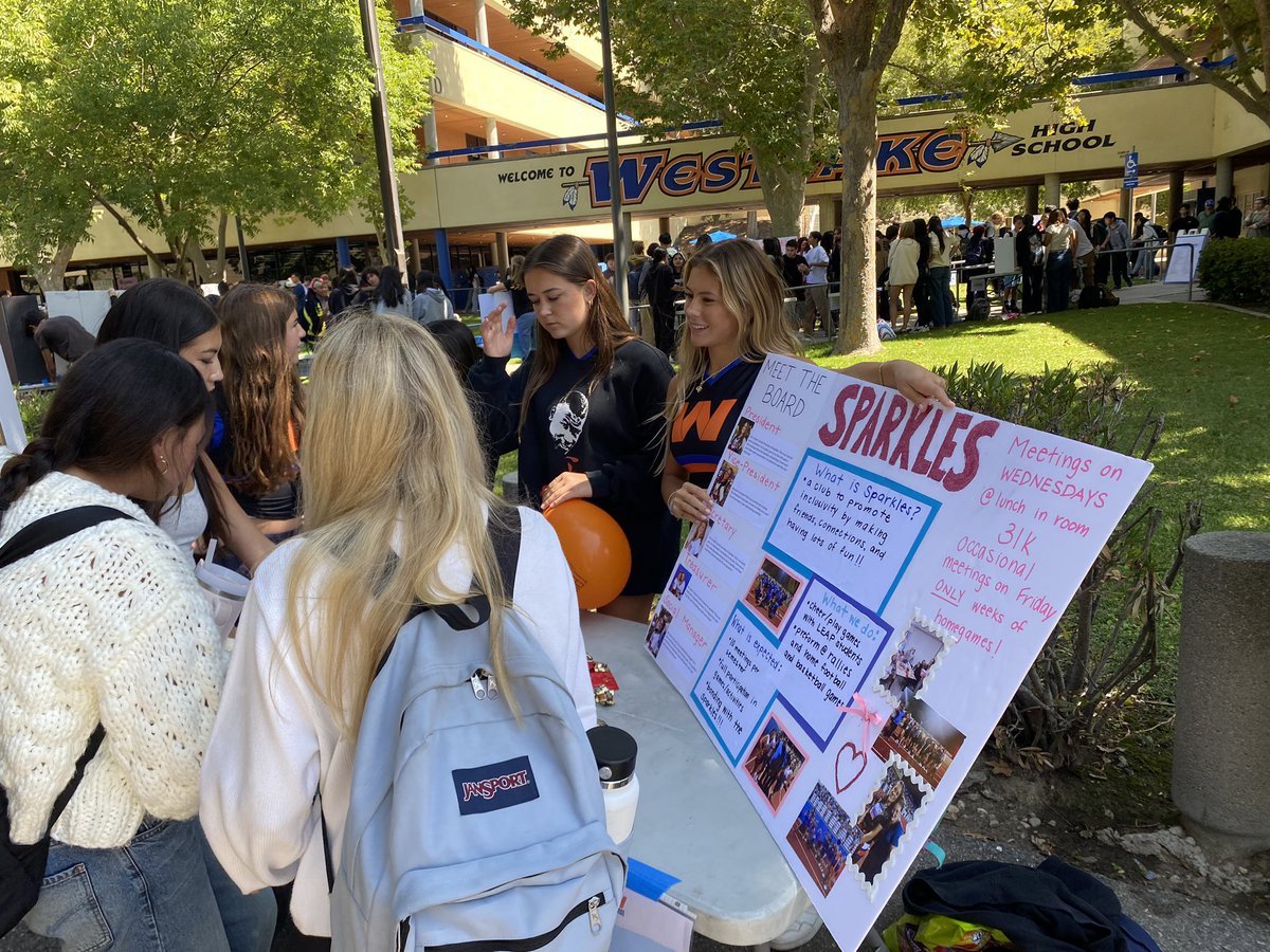WestlakeHS_CA's tweet photo. Amazing day highlighting our student clubs on campus. Over 70 clubs & interest groups to choose from! #GetConnected #WeAreWarriors #ClubRush @ConejoValleyUSD https://t.co/yEMtNel2PR