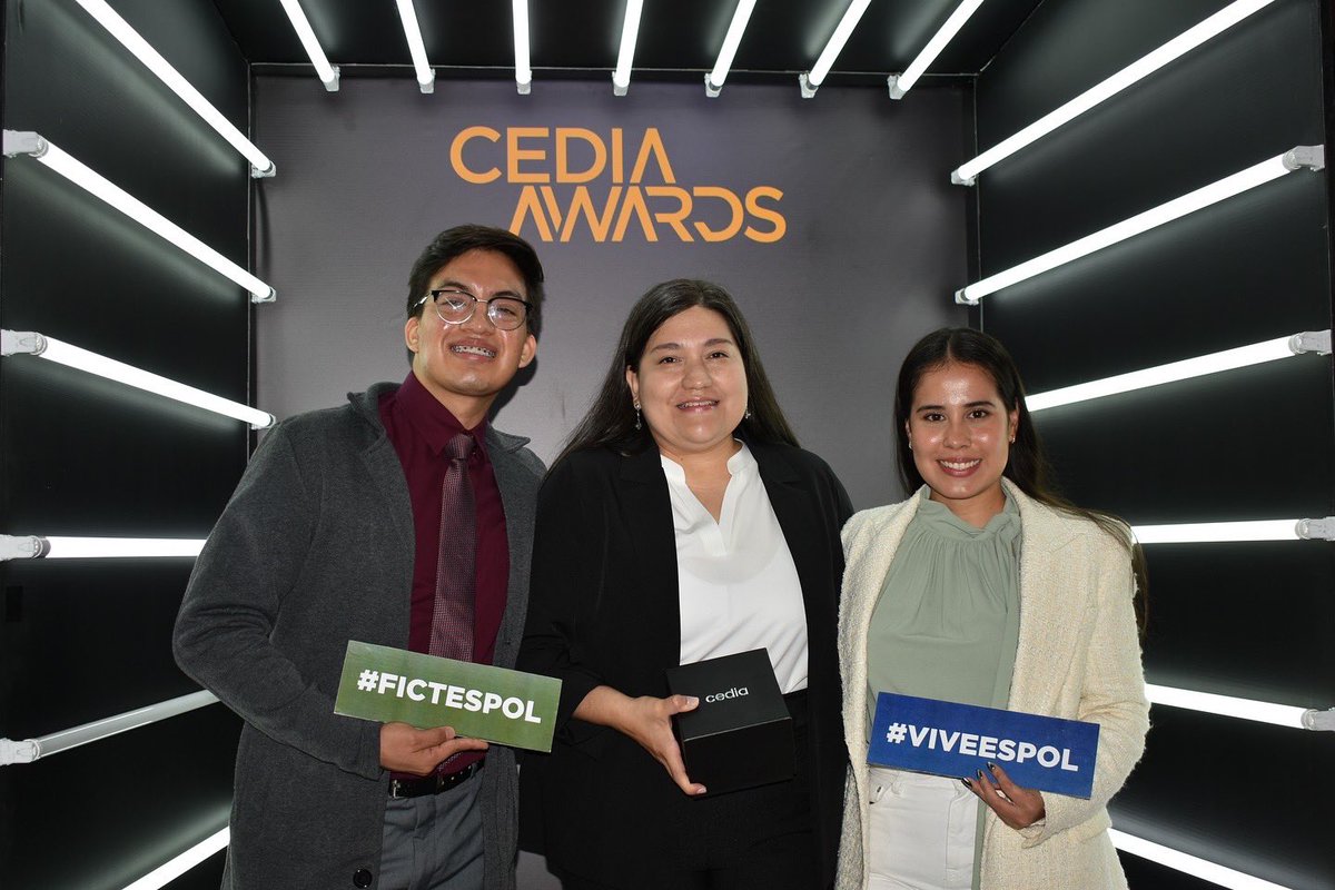 Este reconocimiento refleja esfuerzo, dedicación y compromiso de un gran equipo de trabajo, especialmente de las docentes Dra. Paola Romero y Dra. Samantha Jiménez, y de los jóvenes investigadores Ing. Cindy Goyburo e Ing. Jonathan Mendez✨

📍Cuenca la noche del 19 de sept 2024.