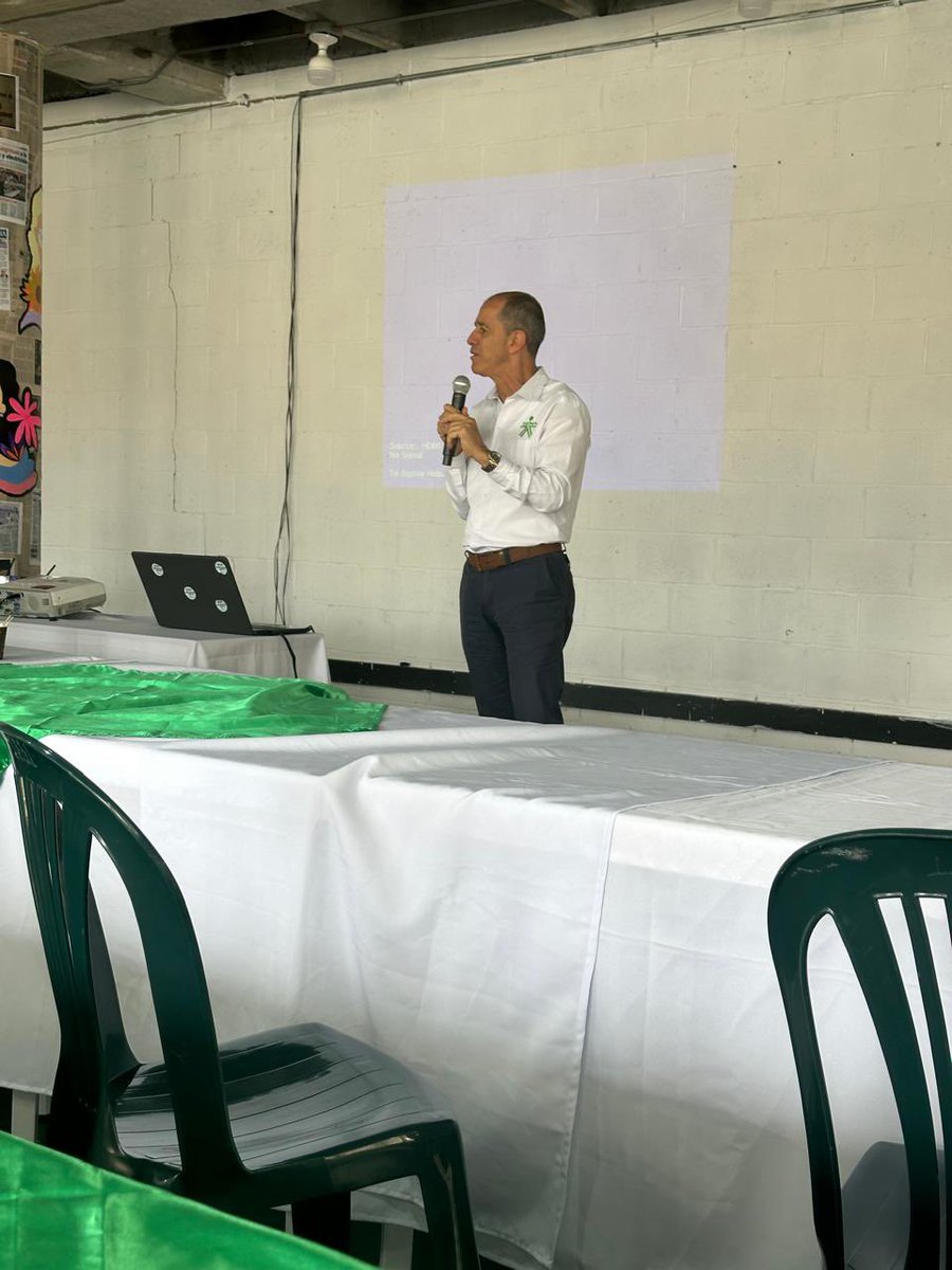 johnalbeirogir's tweet photo. Hacemos presencia en la Agenda estratégica de desarrollo rural del norte antioqueño, @SENA_Antioquia presenta sus servicios a la subregión, lo cual es recibido con mucho beneplácito. https://t.co/ScoLpc77UX
