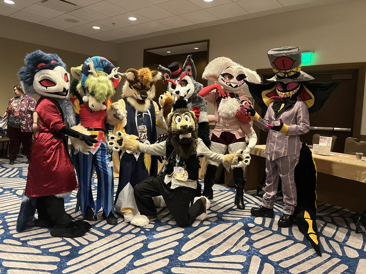 Mfalmelion's tweet photo. I keep missing it agh happy #FursuitFriday https://t.co/HjndE9jT56