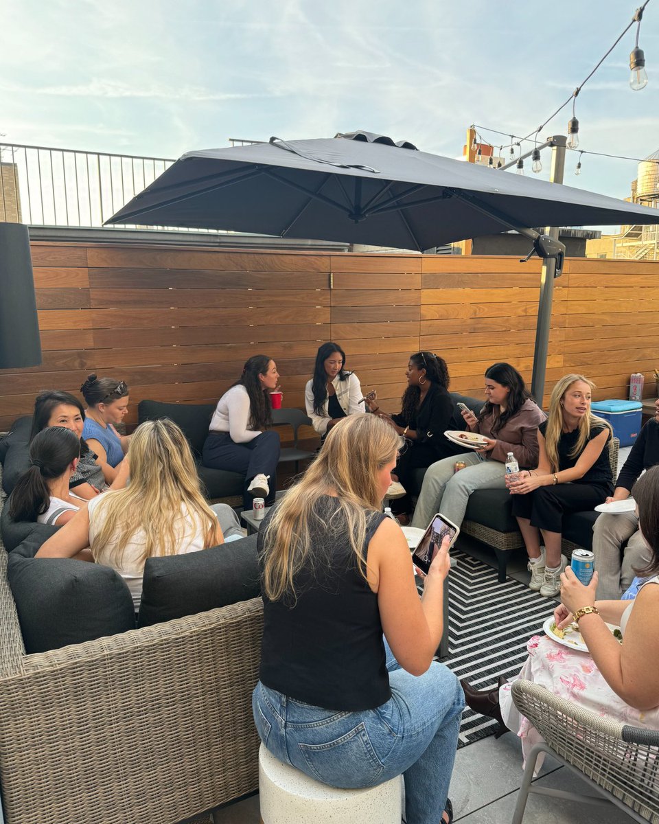 Our New York team savored the final moments of summer with a rooftop gathering — hosted by our very own Managing Partner, Jennifer Hawkins.

An evening filled with light bites, laughter, and sunshine, our team said goodbye to a summer of adventure, and hello to a prosperous fall!