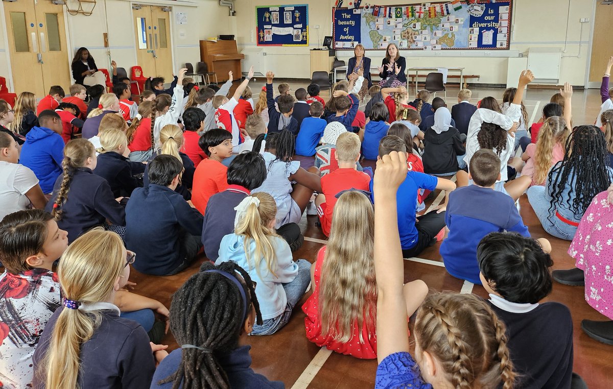AveleySchool's tweet photo. During Democracy Day a number of activities took place to help us understand what democracy is. We took great pleasure in showing @ThurrockJen, our MP and Cathy Sisterson, our local Councillor around. We had an informative Q&amp;A where they answered all our questions. @TrustCatalyst https://t.co/FYciM4cP8a