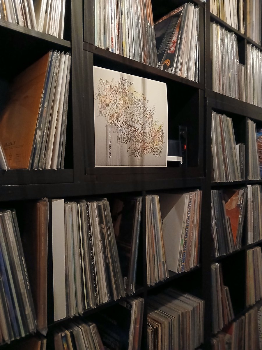 Eddiekielycork's tweet photo. 'High Violet' from @TheNational an album I adore, 'England' track 1 side 4 an absolute gem!
#highviolet #thenational #vinyl #NowPlaying https://t.co/0VclJrQmyz