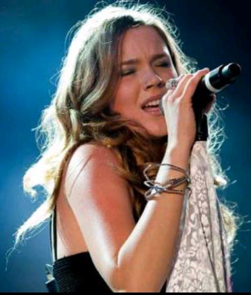 Joss Stone, es una cantante, compositora, empresaria, filántropa y actriz británica. Miembro de SuperHeavy. Soul, R&amp;B, Blues, Jazz, Funk, Reggae y su voz de Mezzosoprano 🇬🇧