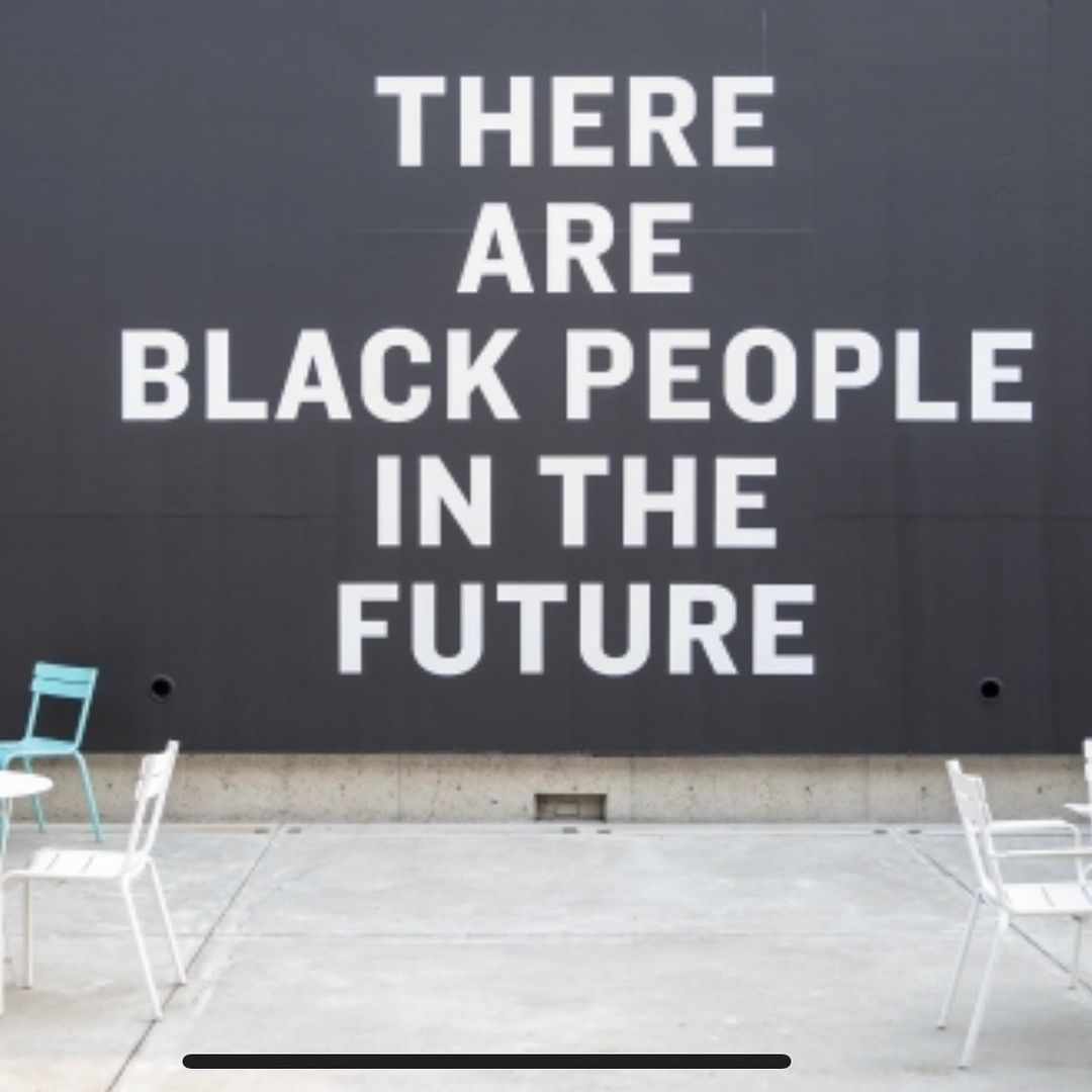 InneractProject's tweet image. #FBF to the #Afrofuturism exhibit at @oaklandmuseumca, which featured designs by IP students!
Each of their posters focused on a priority of community organization @EastOaklandBCZ, and visitors to the exhibit could take copies home! 🖼️#DesignEducation #FutureOfDesign