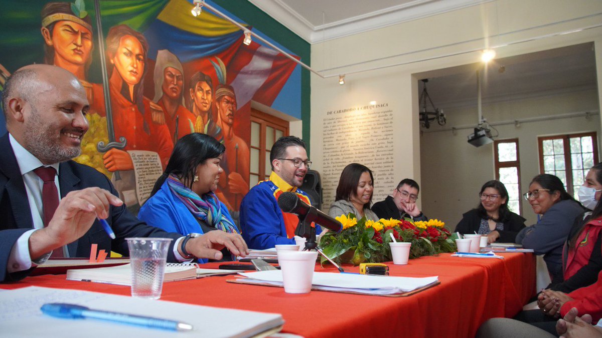 Emb. en Bolivia tweet media