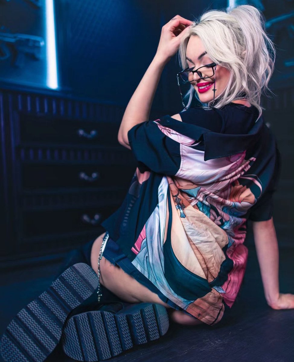 Sykobitty's tweet image. What kind of trouble should I get into tonight? 🥰🥰