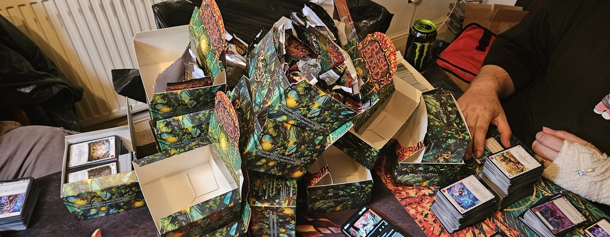 BlitzkriegMeph's tweet image. The devastation left after the original 13 boxes and the over time of another 4 boxes had been cracked 🤣
Biggest box break on YouTube? Maybe 🤯

Thanks for joining us and hope you&apos;ll join us again soon! 

#fabtcg
@fabtcg
