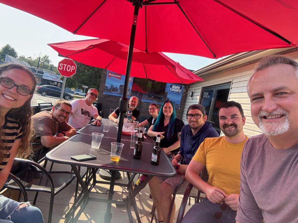 strivecreative's tweet image. Wrapping up the work week at Tony's Sports Bar. Enjoying the warm patio weather while we still can!  🌞🍻

#strivecreative #ferndale #ferndalemi