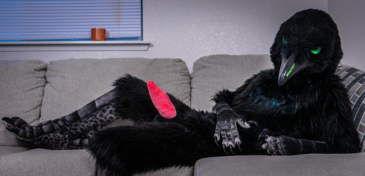 Can you come help me with my ~issue~ dearest? #NSFW #softsuit #softsuiter
Photo by my lovely spouse <a href="/Kaiavixx/">Kaia</a>
