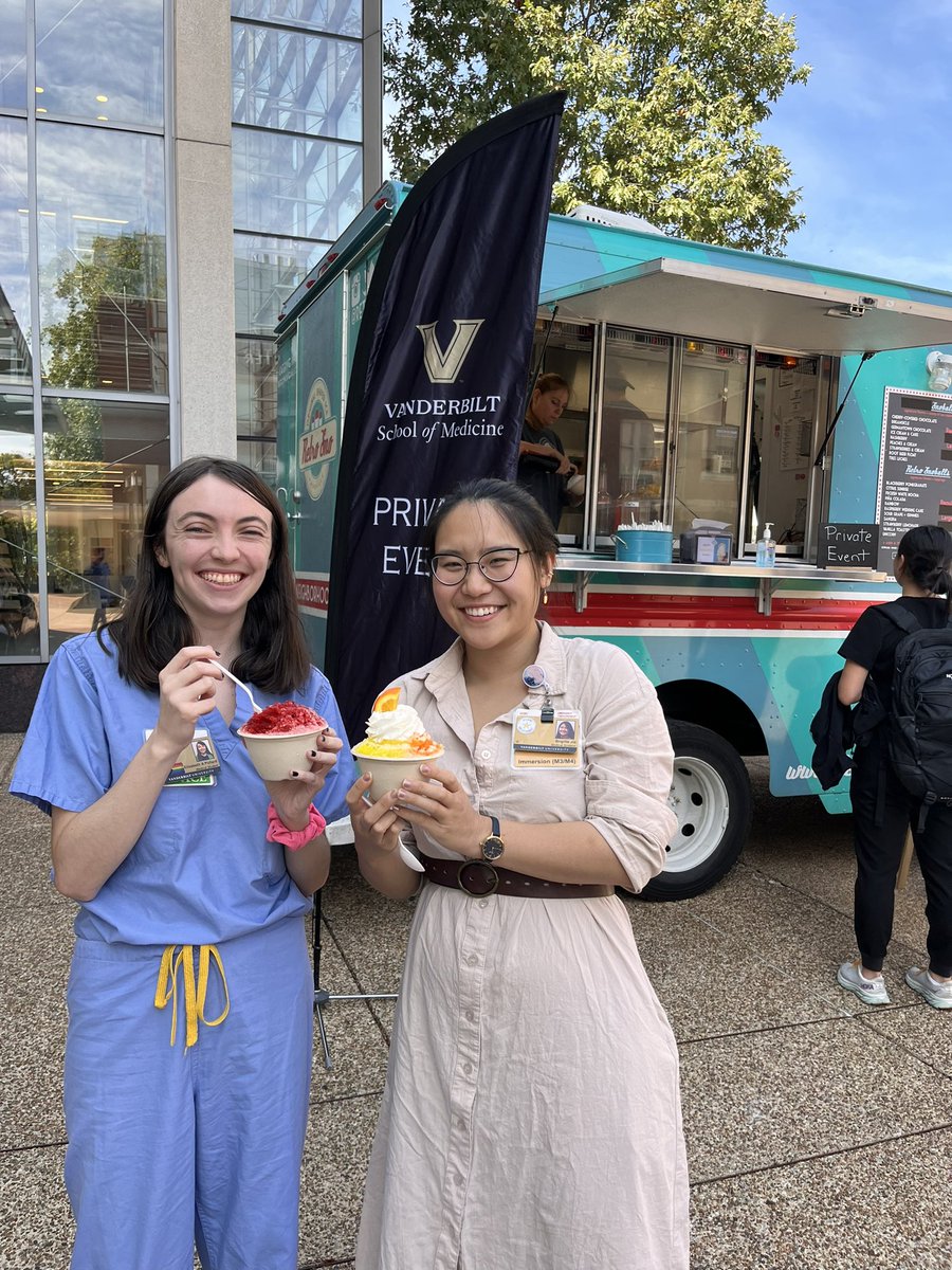 VUmedicine's tweet image. Fall may be officially beginning this Sunday, but  in this heat, a cool sweet treat is still MUCH needed. Thank you to @retrosno for helping us soak up the last days of summer! 🍧

#VandyMed #MedStudentLife