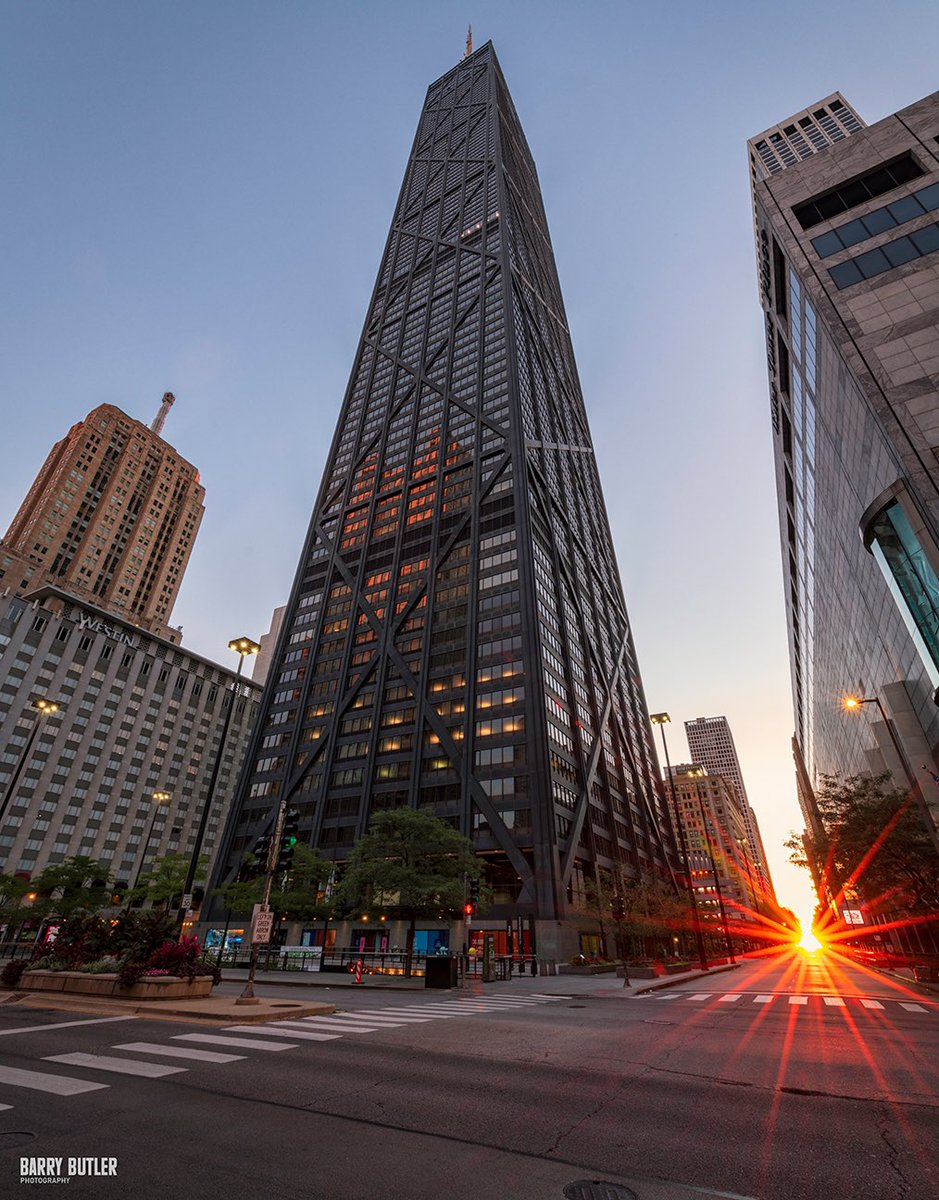 The Autumnal Equinox is here on Sunday.   It's a Chicagohenge weekend.  This is HancockHenge. #chicago