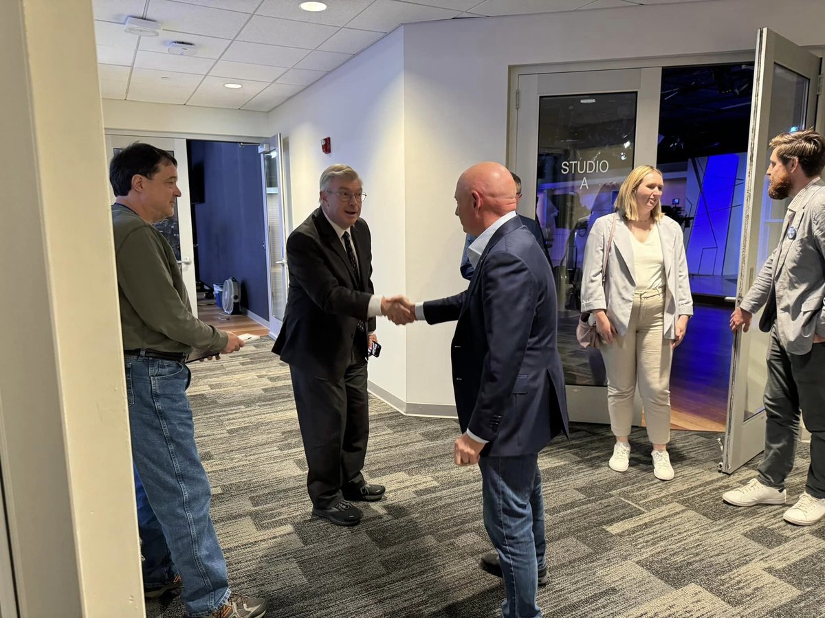 GStephenson_Wx's tweet image. That moment when you get to meet an astronaut and talk about flying the Space Shuttle! Senator Mark Kelly paid us a visit today. He commanded Endeavour on her last mission. Thanks @CaptMarkKelly! It was great meeting you! #SpectrumNews1 #SpaceShuttle #STS134 #Endeavour #Astronaut