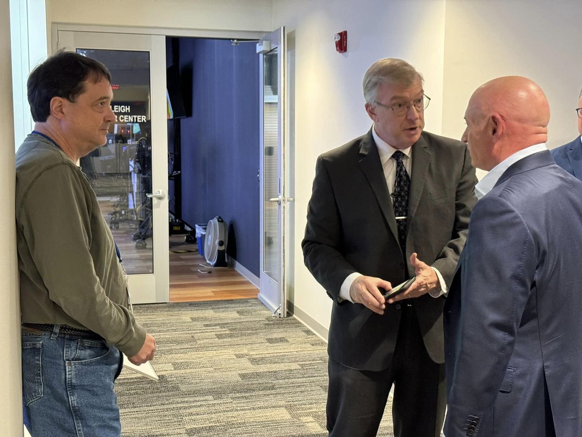 GStephenson_Wx's tweet image. That moment when you get to meet an astronaut and talk about flying the Space Shuttle! Senator Mark Kelly paid us a visit today. He commanded Endeavour on her last mission. Thanks @CaptMarkKelly! It was great meeting you! #SpectrumNews1 #SpaceShuttle #STS134 #Endeavour #Astronaut