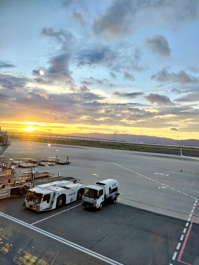 kakko1968's tweet image. おはようございます。
#イマソラ　#関西空港
楽しい週末をお過ごし下さいね☺