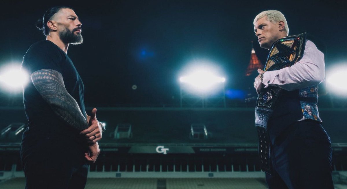 LuigiWrestling's tweet photo. Esta imagen de la viñeta que han grabado Cody Rhodes y Roman Reigns en el Georgia Tech. En Atlanta, donde tendrá lugar Bad Blood y donde ambos tienen mucha historia.

Se viene cine. #SmackDown https://t.co/Lbf16Du3g4