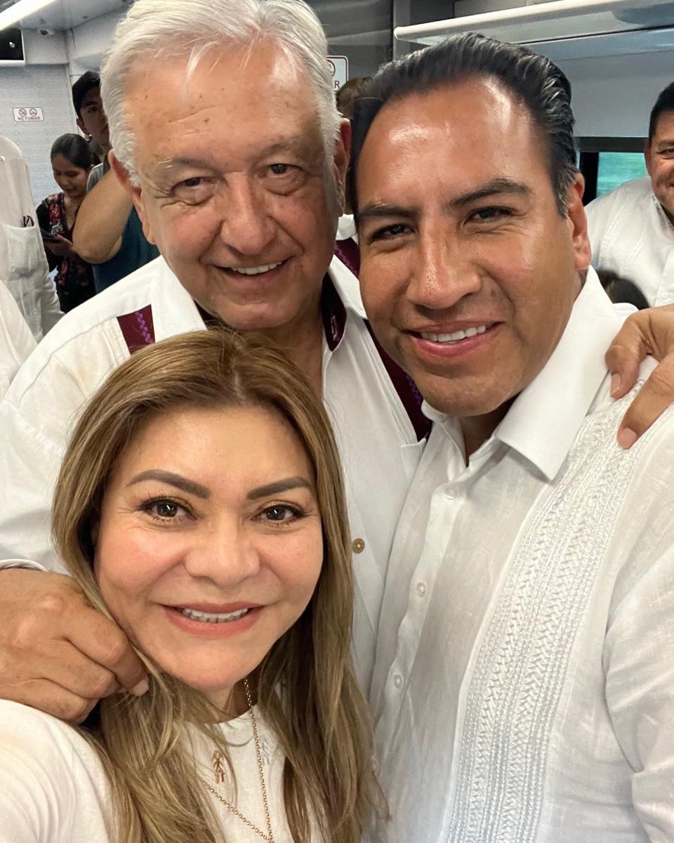 ramirezlalo_'s tweet photo. Acompañado de mi esposa Sofía, viajando con nuestra futura presidenta Claudia Sheinbaum  @Claudiashein y el presidente Andrés Manuel López Obrador @lopezobrador_ en el Tren Maya, esta gran obra de transporte que nos permite recorrer y disfrutar de nuestros maravillosos paisajes.

¡Qué orgullo hacer historia!
¡Larga vida al Tsíimin K’áak’!