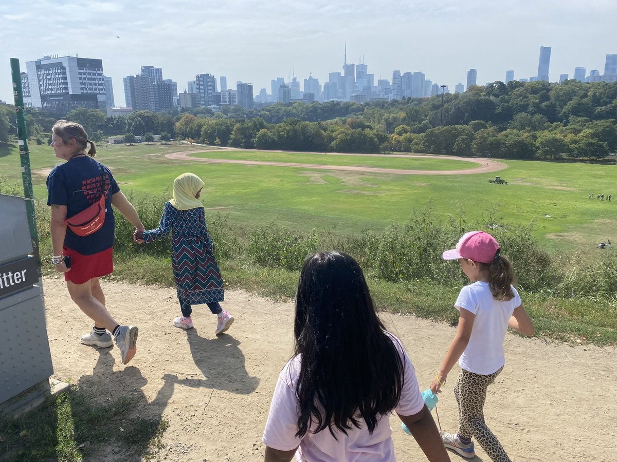 Terry Fox walk today! #TerryFox <a href="/Sprucecourt/">TDSB_Sprucecourt</a> ❤️