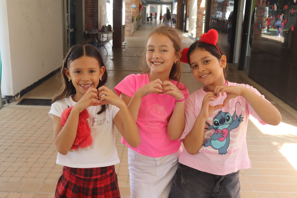 colpana's tweet image. A campus filled with hearts, love, and friendship all around. That's how we're celebrating this special day.🩷❤✨
#CPB #Colpana #Colpanamericano #InternationalSchool #StrongerTogether #LoveAndFriendshipDay