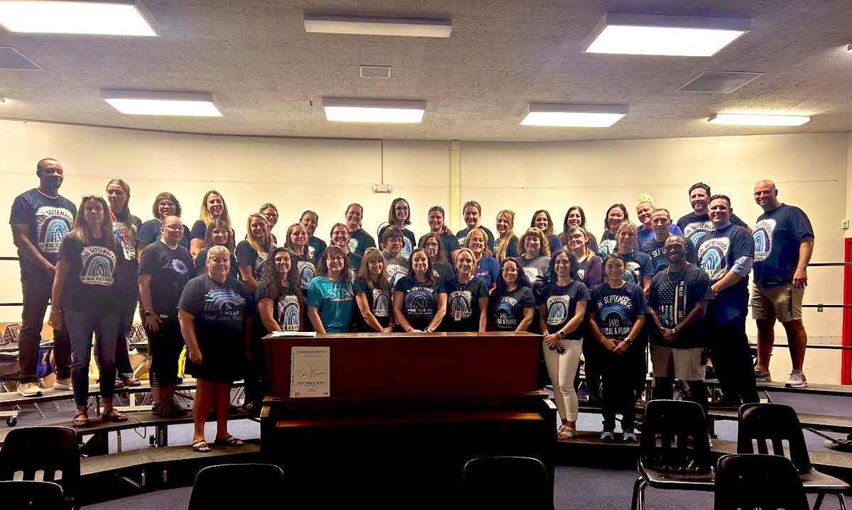 In September Ray wears teal and purple for Suicide Prevention Awareness. 💜🩵