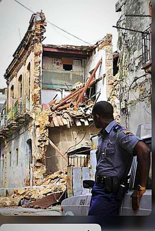 BardeandoZurd0s's tweet photo. La Habana hoy esta destruida! Por culpa de un gobierno dictatorial incompetente y nefasto que pone por encima del pueblo y la patria una ideología absurda e inservible que solo ha funcionado para traer miseria y hambre uno de los países mas prósperos de America, CUBA 🇨🇺 https://t.co/2nLhIgKCZJ