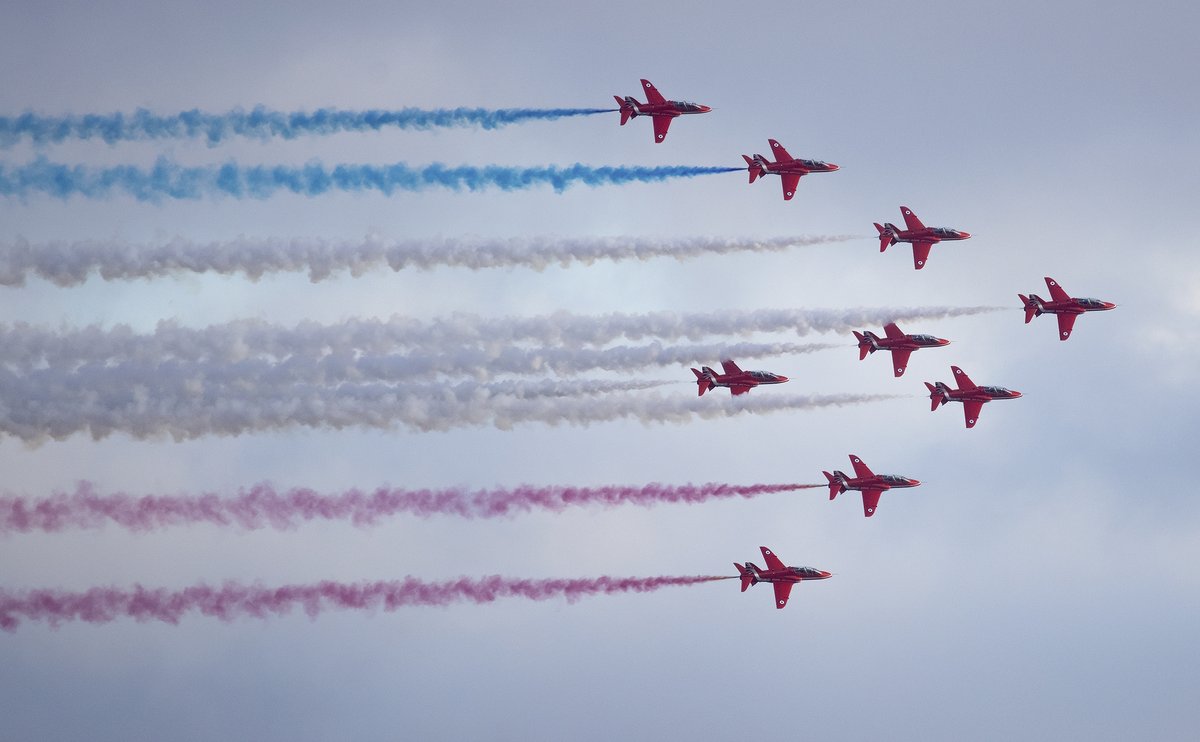 ToddGBaker's tweet photo. The @rafredarrows from my lawn flying over St. John's. #redarrows #RedArrowsMapleHawk https://t.co/IVqVuZDTPx