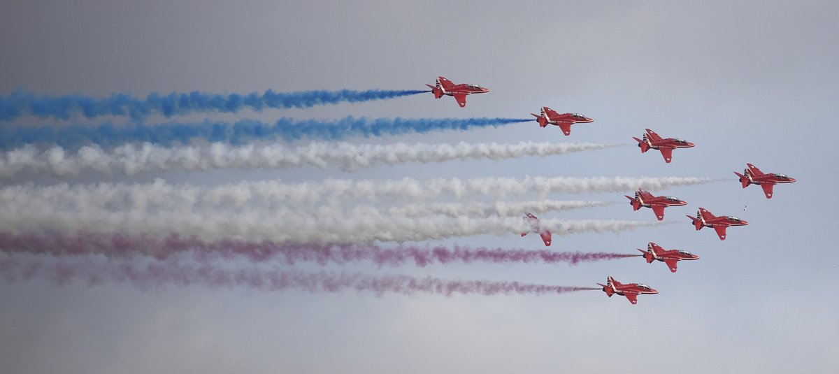 ToddGBaker's tweet photo. The @rafredarrows from my lawn flying over St. John's. #redarrows #RedArrowsMapleHawk https://t.co/IVqVuZDTPx
