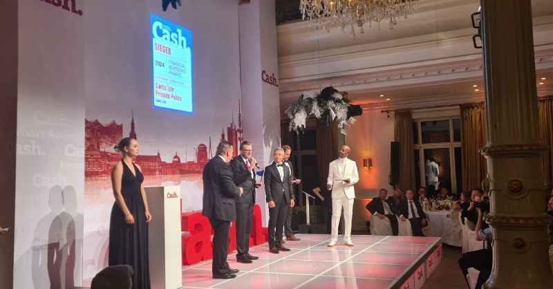 Grund zum Feiern 🥳 Mit unserer neuen Swiss Life Privado Police setzen wir nicht nur Maßstäbe bei #Infrastruktur-#Investments, sondern wurden heute auch mit dem #FinancialAdvisorsAward <a href="/cashmagazin/">Cash.</a> ausgezeichnet!