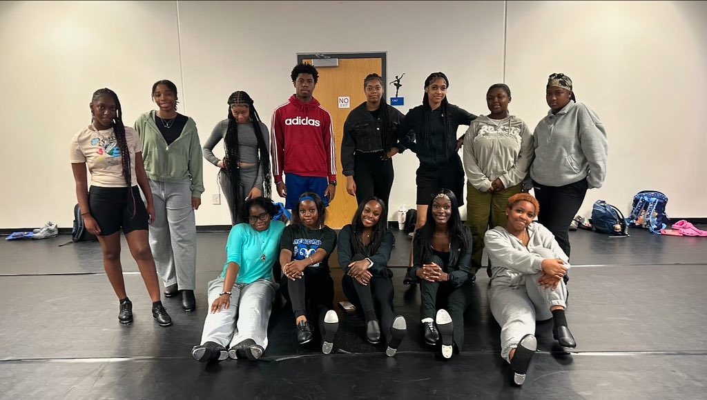 Newton_dance's tweet photo. Dance 1 learned barrel jumps and Dance 3&amp;4 learned Tap today! #gorams 💙 https://t.co/k39sHSJgXc
