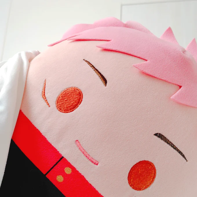 おはよー!今日はにんげん早起きだな!どっか出かけんの?あ、違う?俺と布団でいちゃいちゃ…?俺もう起きるし!しねーよ!? 
