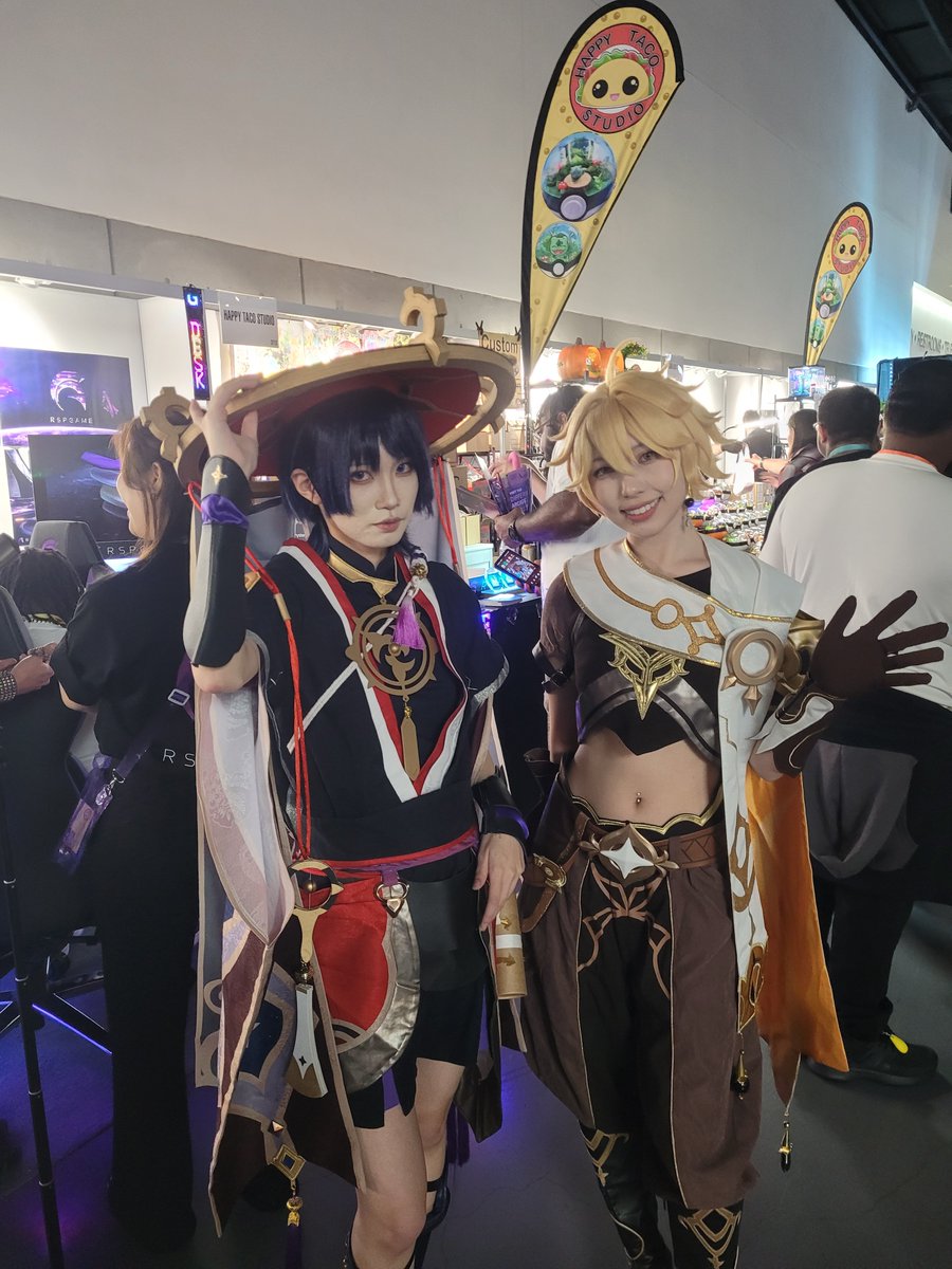 Saw these amazing cosplayers at Twitchcon 

<a href="/yurzrii/">yurzrii</a> <a href="/_yuiw/">ちょこ(yui)</a>